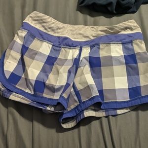 Lululemon shorts size 4 or 2 will fit inseam 2.5in